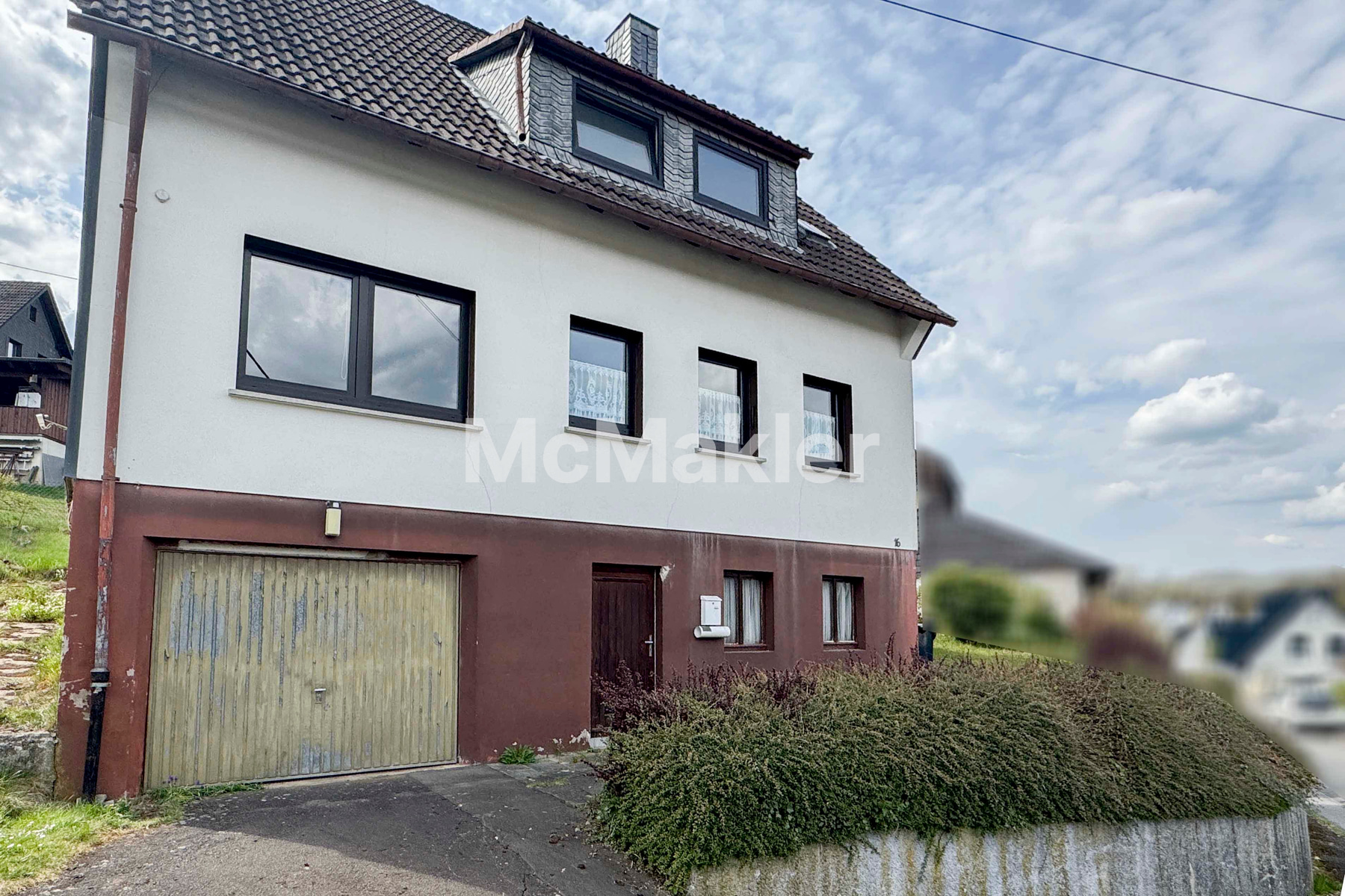 Sanierungsbedürftiges Einfamilienhaus mit Erbbaurecht in familienfreundlicher Lage von Morsbach