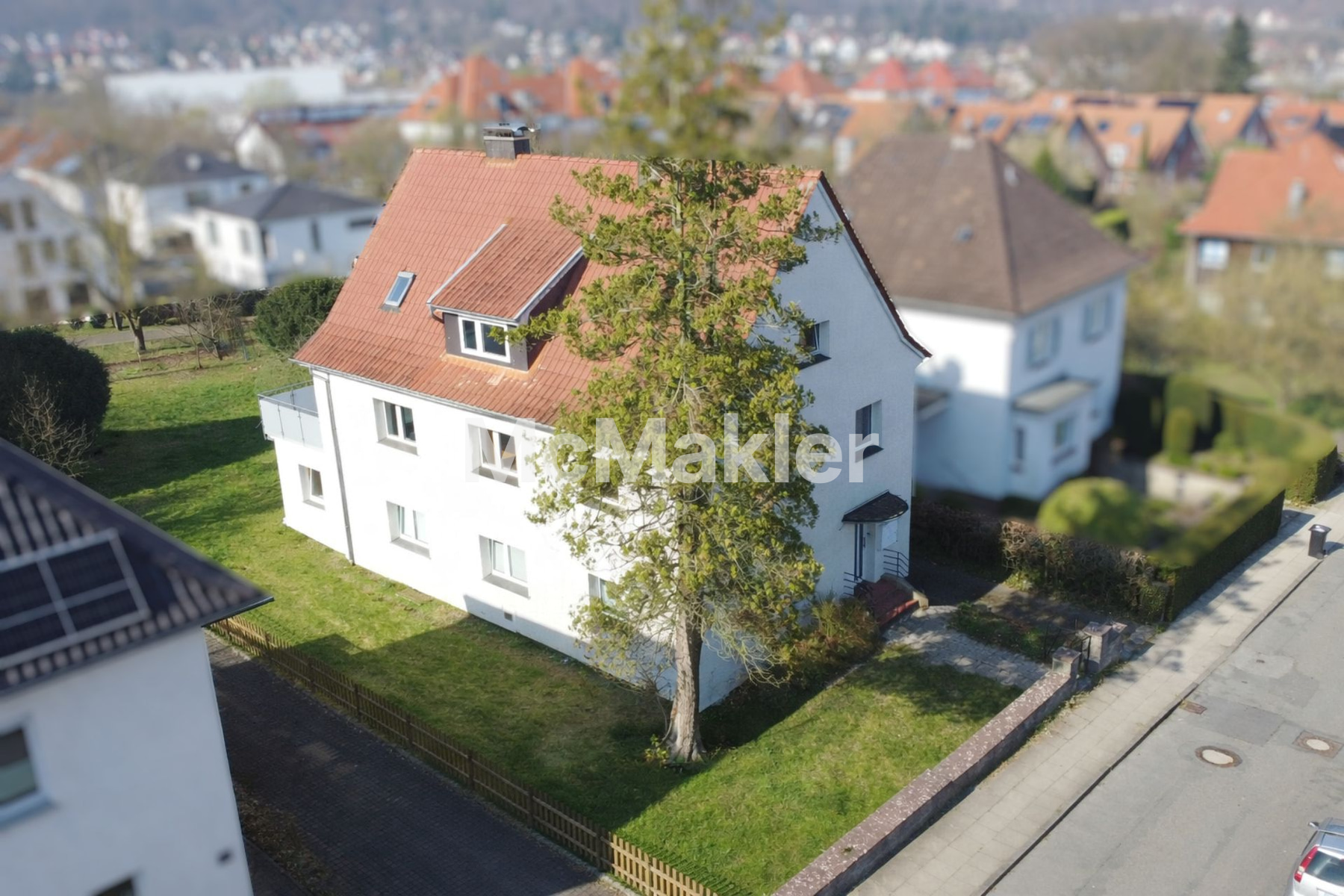 Wohnen in Bestlage: charmantes & vielseitiges Dreifamilienhaus