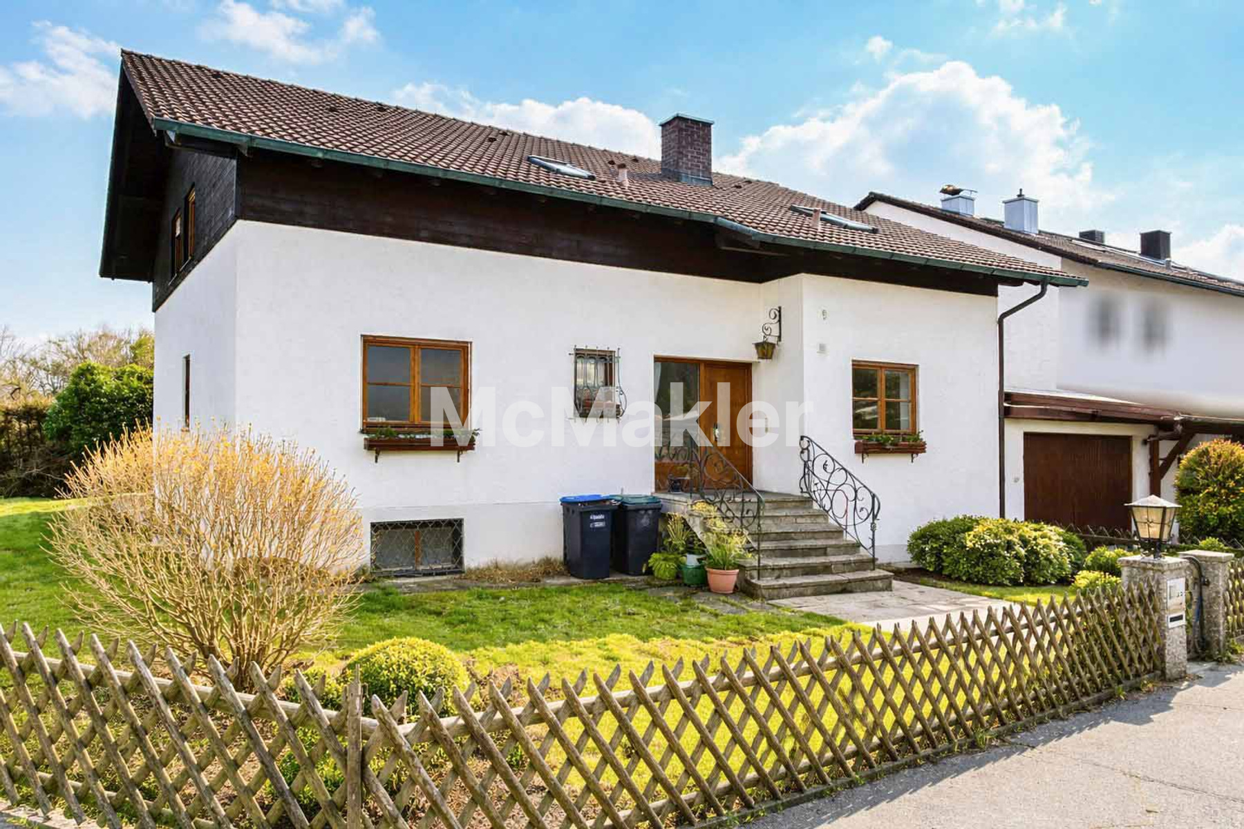 Sofort wohlfühlen: 7-Zi.-EFH mit Garten, Garage und Carportstellplatz in Kolbermoor