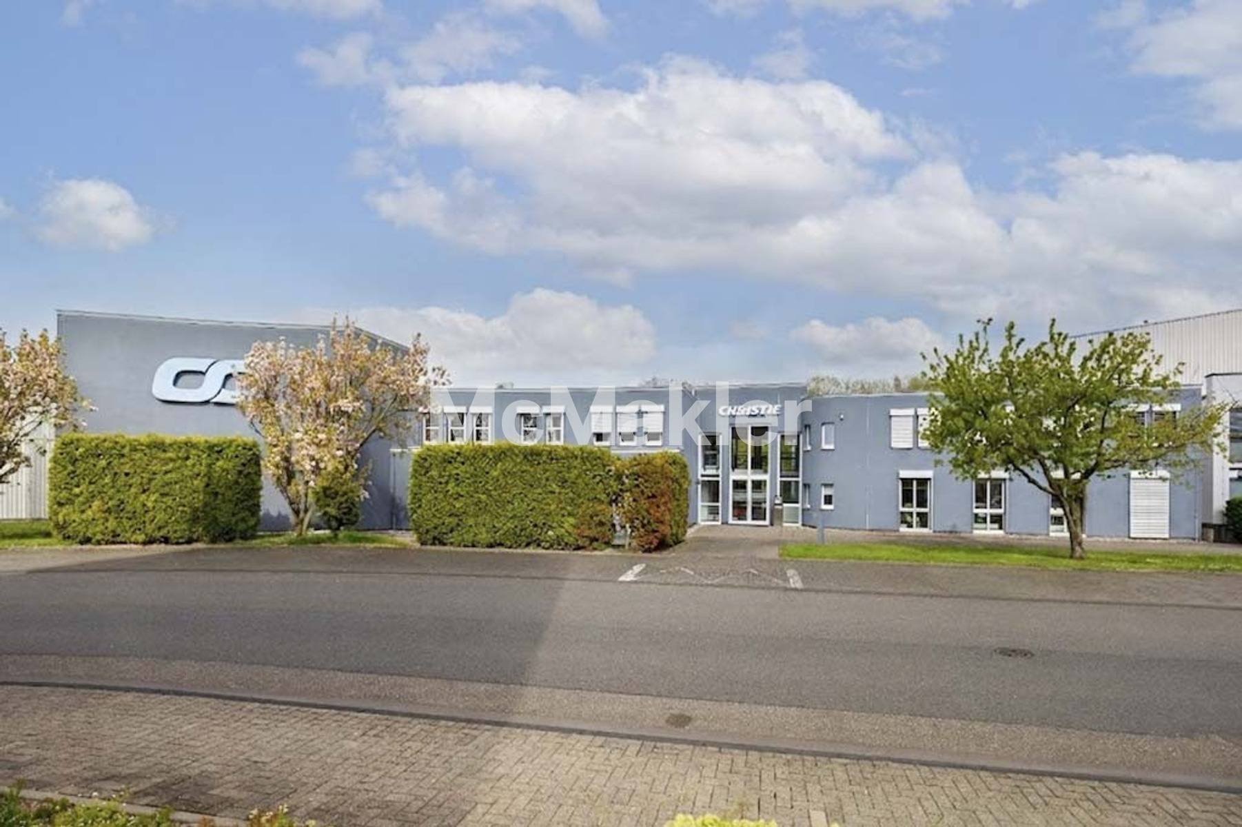 Bezugsfreies Bürogebäude + Baugrundstück für Eigennutzer oder Kapitalanleger in Köln-Ossendorf