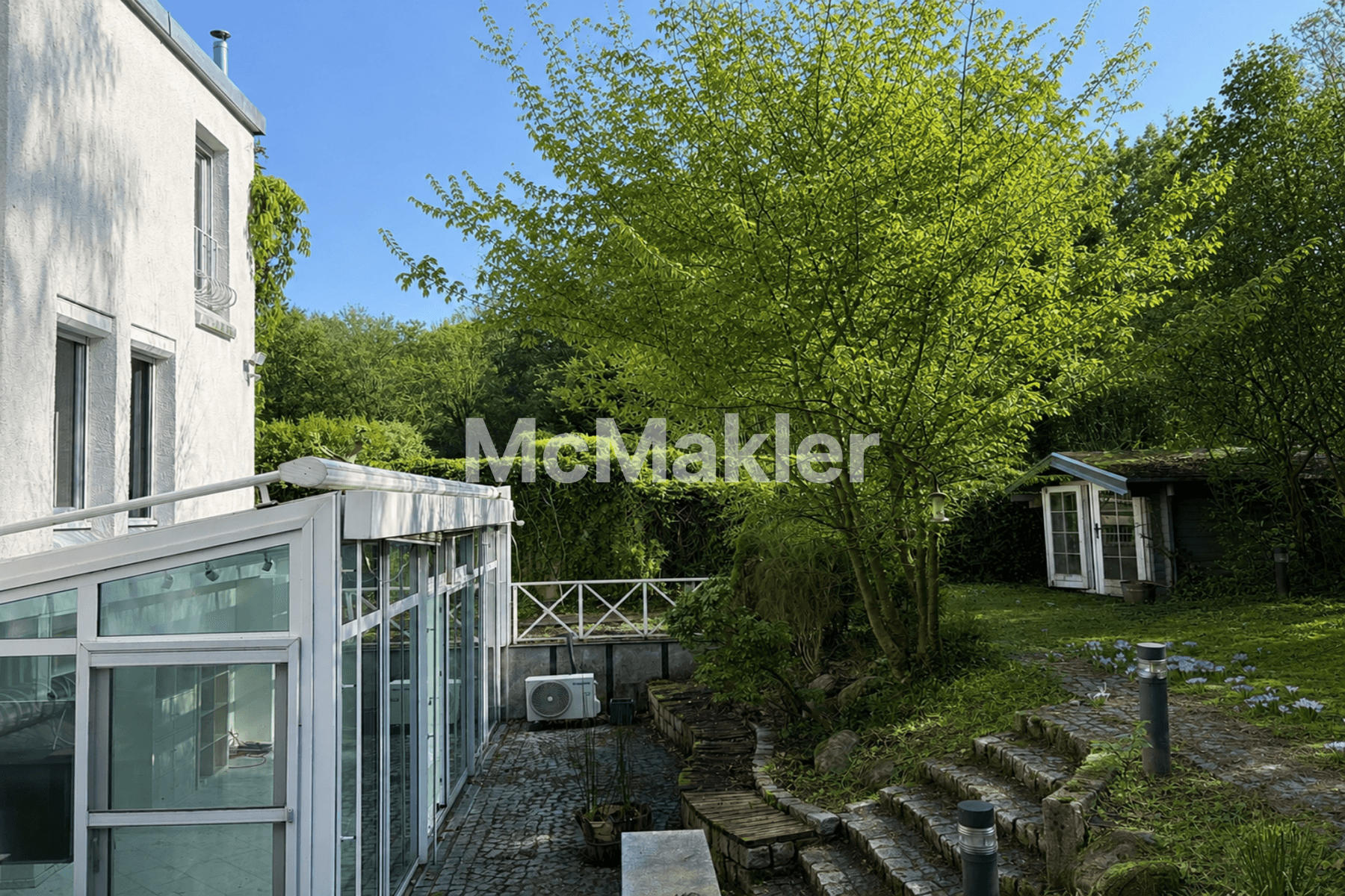 Großzügiges Architektenhaus in Waldrandlage - ideal für ruhiges Wohnen und Arbeiten 