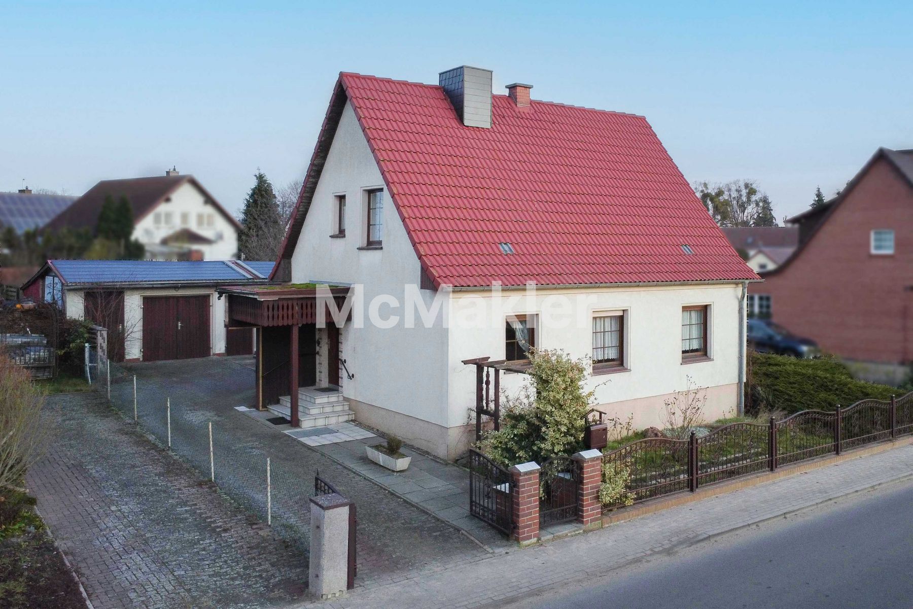 Kompaktes Wohnen: Massives EFH mit Garten und Nebengebäude in Gartz (Oder)