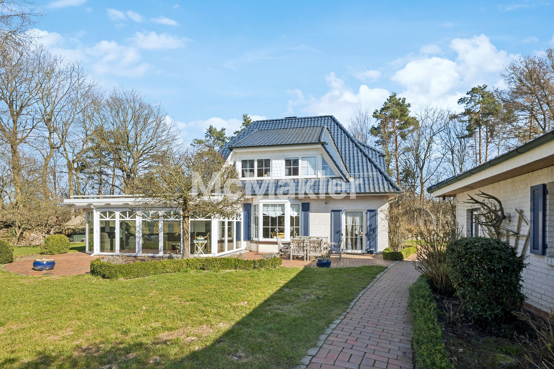 Traumhaftes Haus mit großem Wintergarten und Waldgrundstück