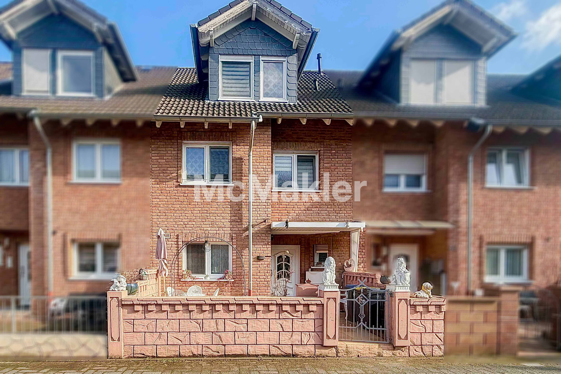 Viel Raum für Ihre Familie: Top gepflegtes Rheinmittelhaus im Kölner Norden. 