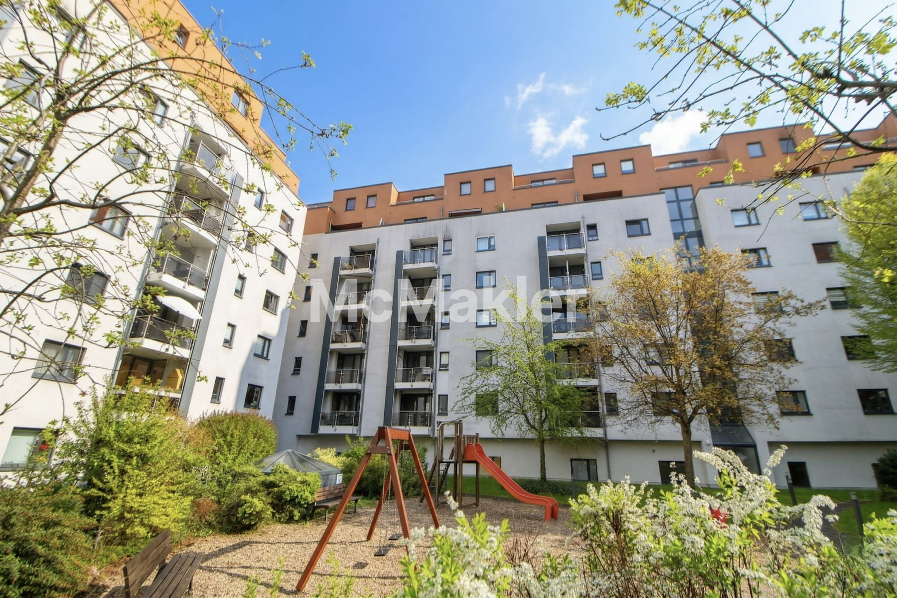 Attraktive 2-Zimmer-Wohnung mit Balkon, Aufzug und Keller in zentraler Lage von Stuttgart