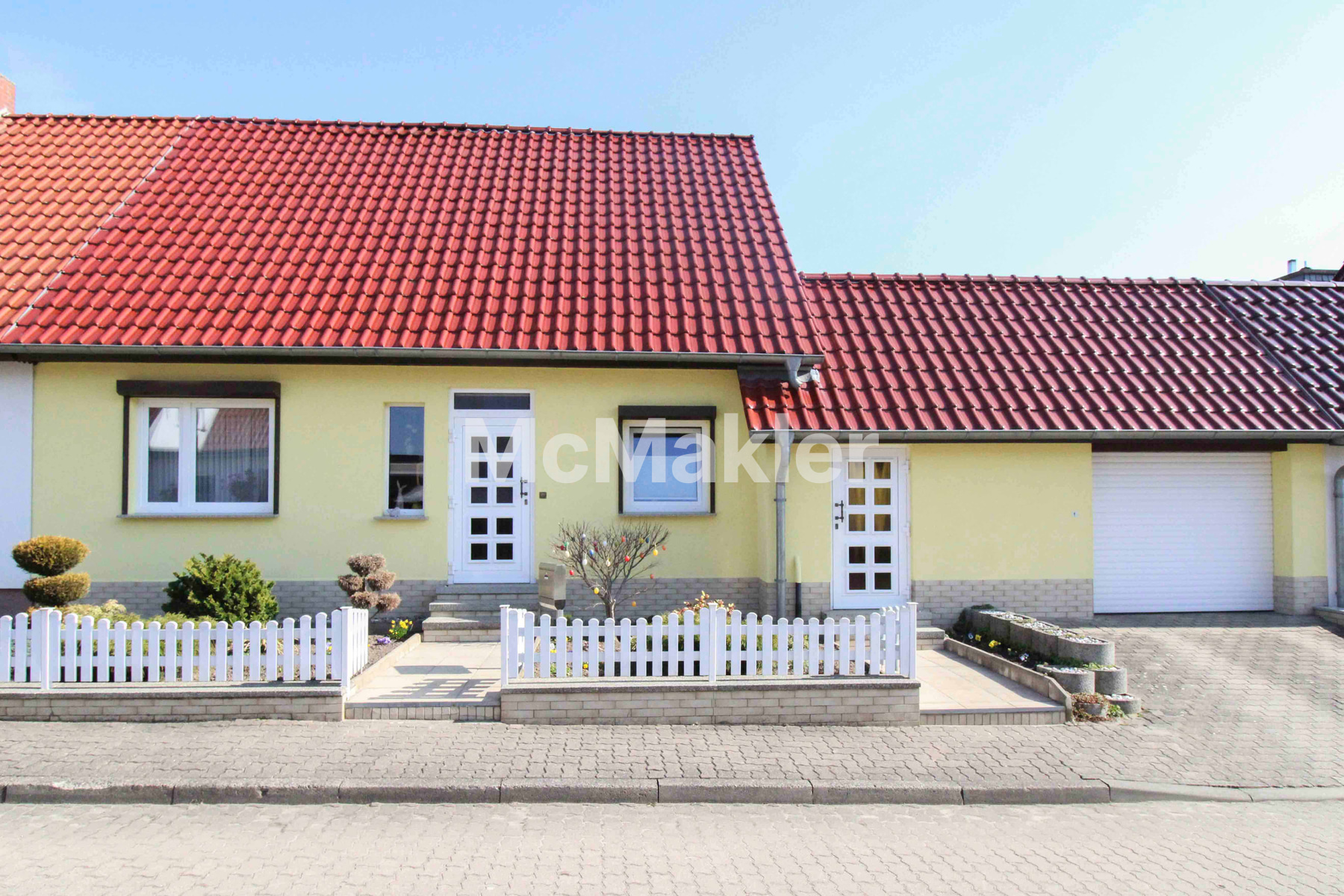 Charmantes Reihenmittelhaus mit Einlieger-/Ferienwohnung inklusive großem Grundstück und Garage