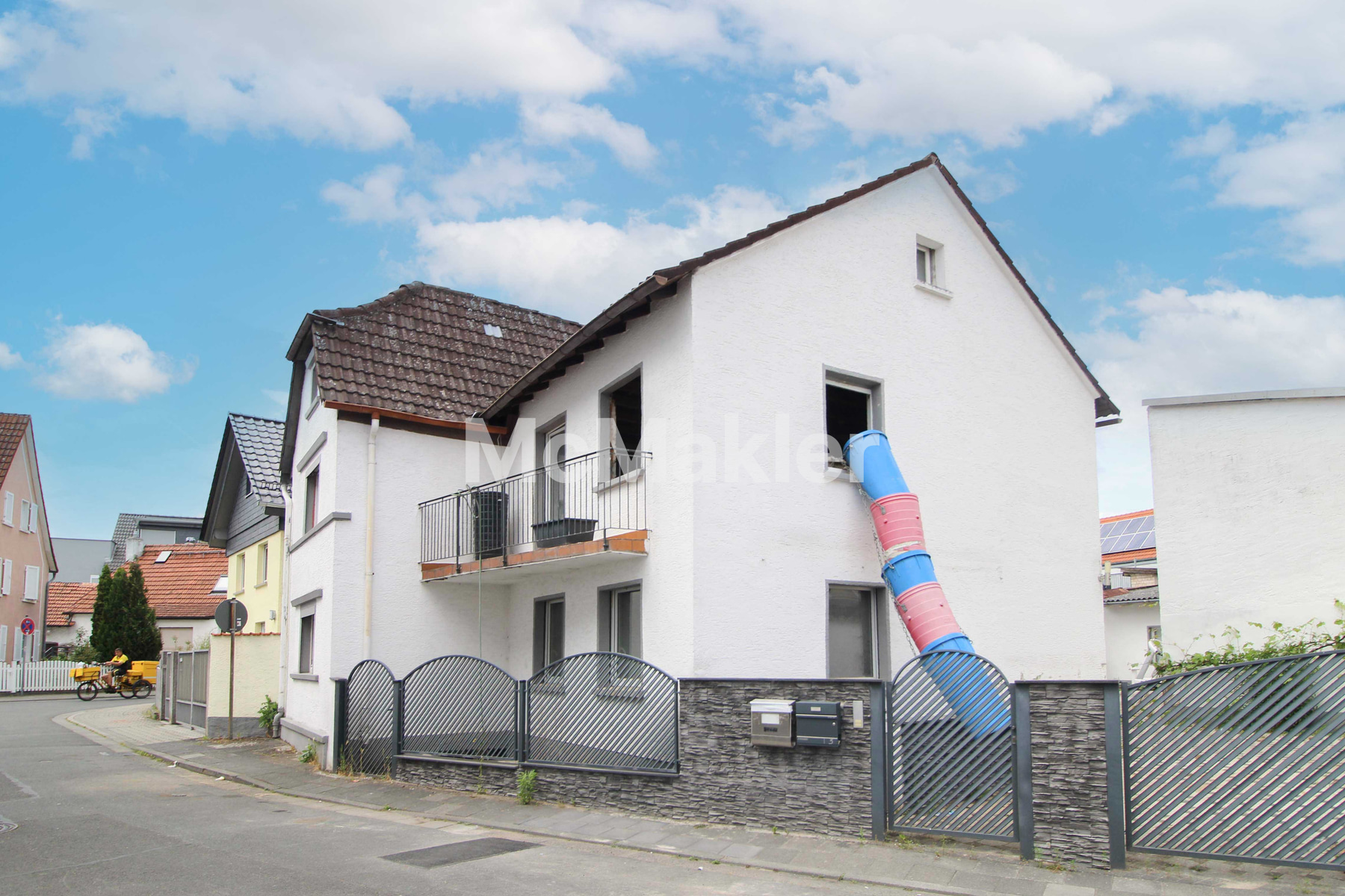 Entkerntes Zweifamilienhaus im Rohbauzustand - bestehende Baugenehmigung zur Erweiterung