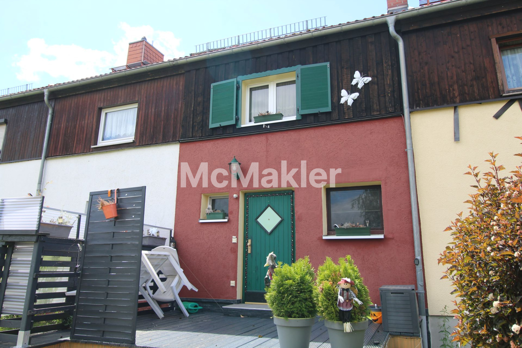 Tolles Reihenmittelhaus mit Terrasse und Carport in zentraler Lage