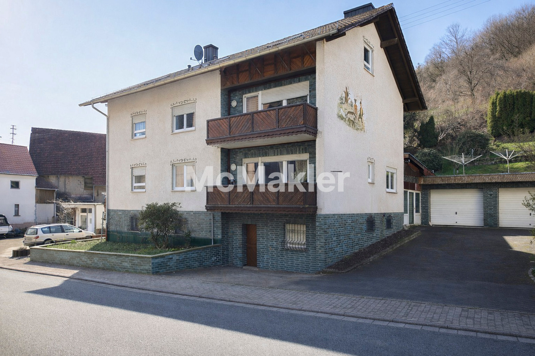 Wohnen, vermieten, arbeiten – 3-Familienhaus mit Schreinerei, Doppelgarage und Bauplatz