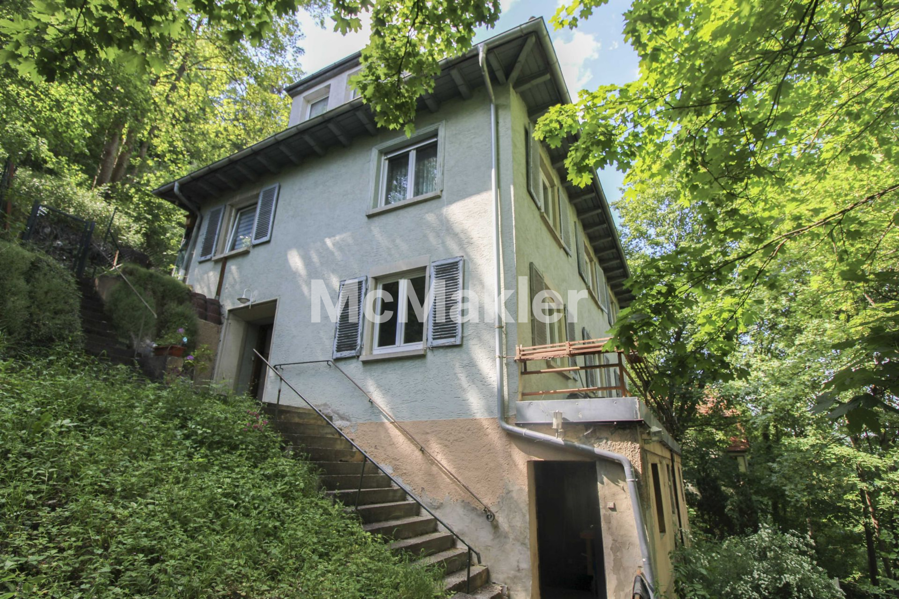 Einfamilienhaus mit Einliegerwohnung und sehr großem Grundstück