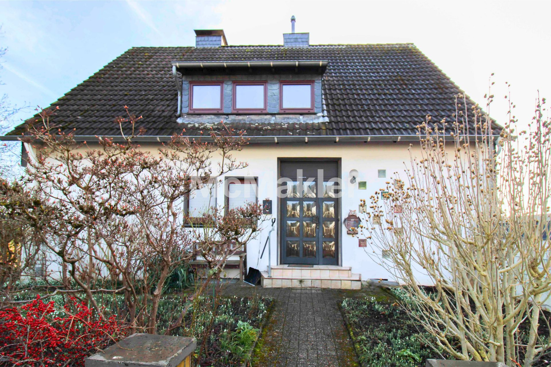 Viel Platz, viele Möglichkeiten: Zweifamilienhaus mit Garten, Wintergarten & Mieteinnahmen! 