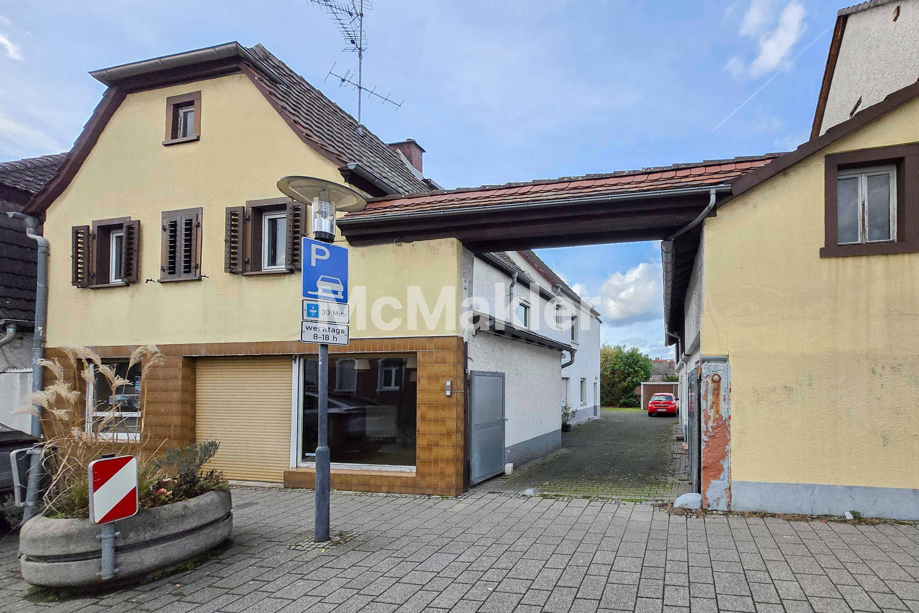 Großzügiger Bauplatz und Bestand auf 936 m²: 3-Familienhaus (+Laden) mit Entwicklungsspielraum
