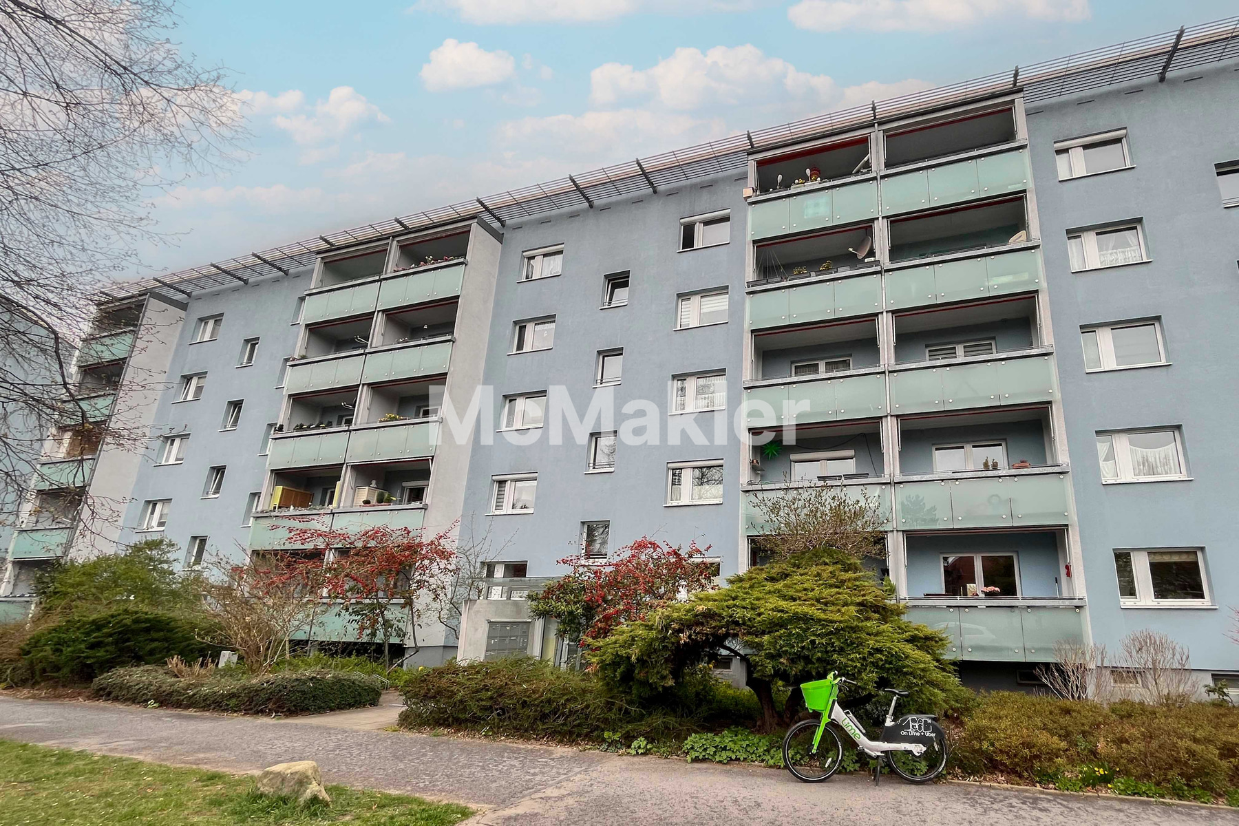 *Eigennutzung!* 4-Zi. inkl. Außenstellplatz, Tageslichtbad und Balkon 