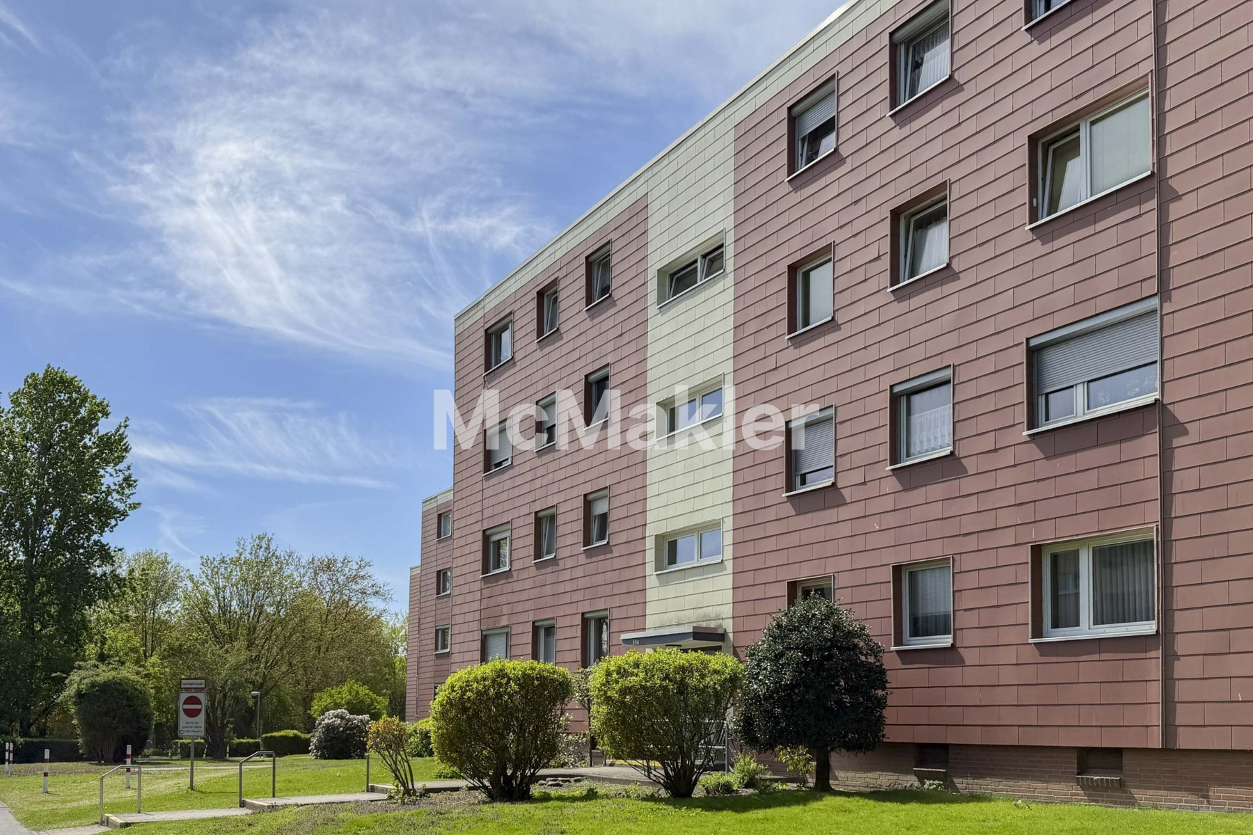 Renovierungsbedürftige 4-Zimmer-Wohnung mit Balkon in begehrter Weststadtlage