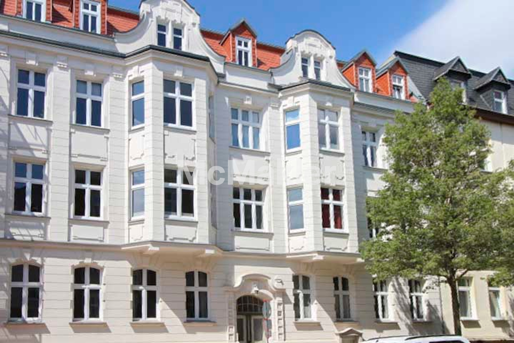 Wohnen mit Altbaucharme: 4-Zimmer-Wohnung im 1. OG mit Balkon und Gartennutzung
