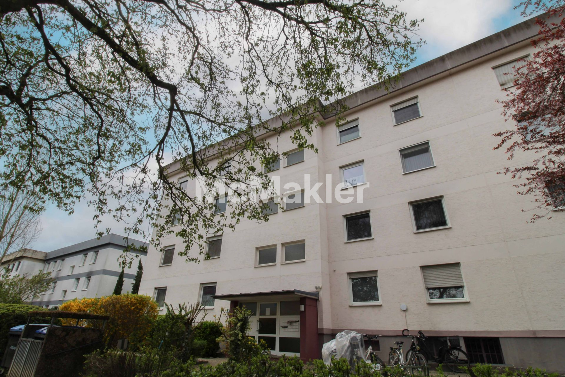 Familienfreundliche 3 Zimmerwohnung mit zwei Balkonen 