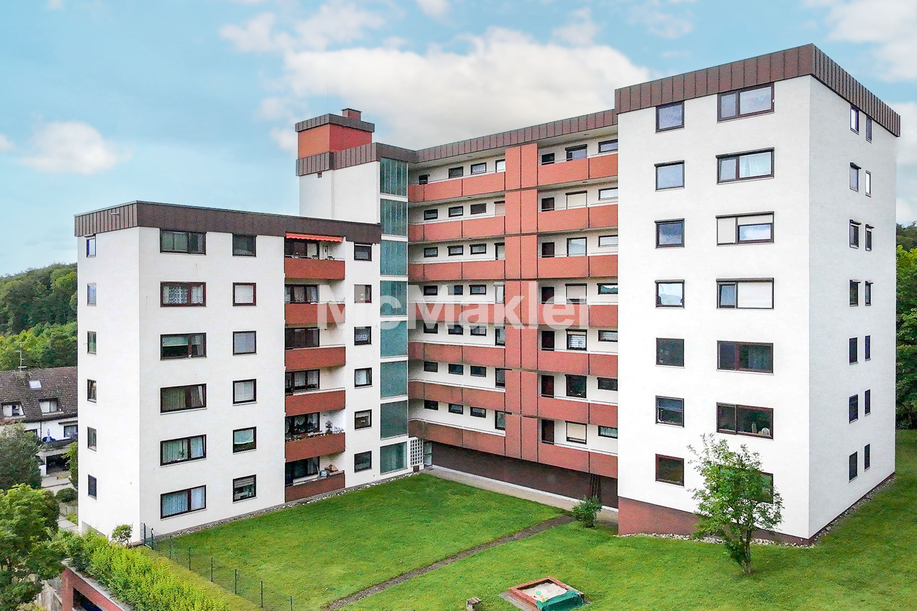Panoramablick am Waldrand: Großzügiges 4-Zi.-Raumwunder mit Garage und Stellplatz in Renningen.