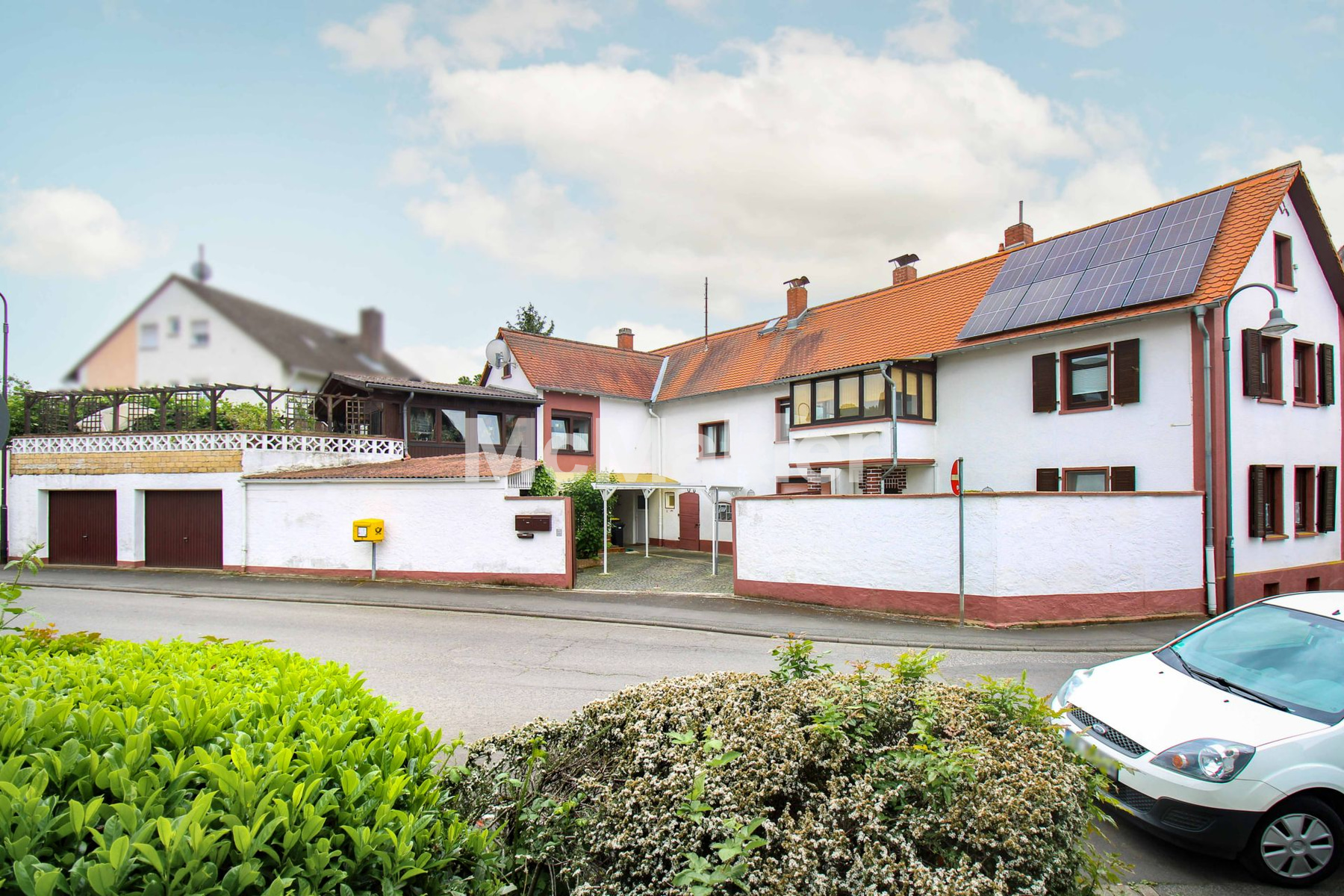 Viel Platz für Generationen – Charmantes Familienhaus mit Dachterrasse & Wintergarten in Ober-Mörlen