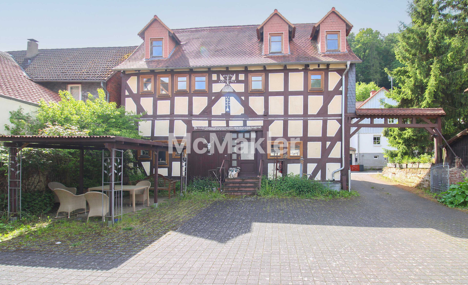 Vielseitiges Fachwerkhaus mit Charakter in Wetter-Amönau – Wohnen und Vermieten unter einem Dach